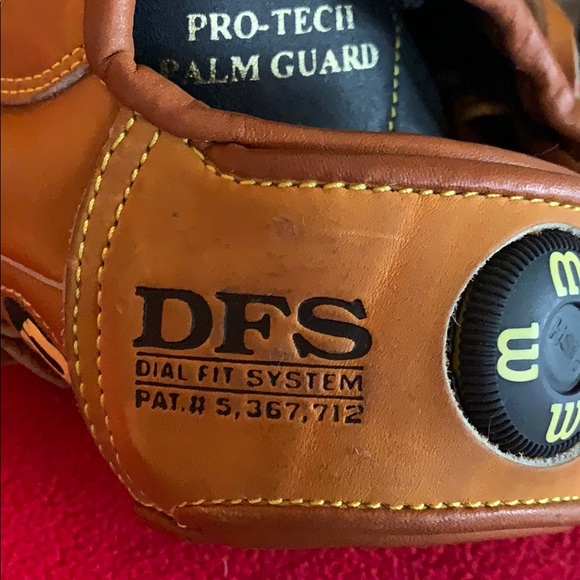 Wilson DFS Series Dial Fit System Glove (Leftie) - Picture 11 of 11